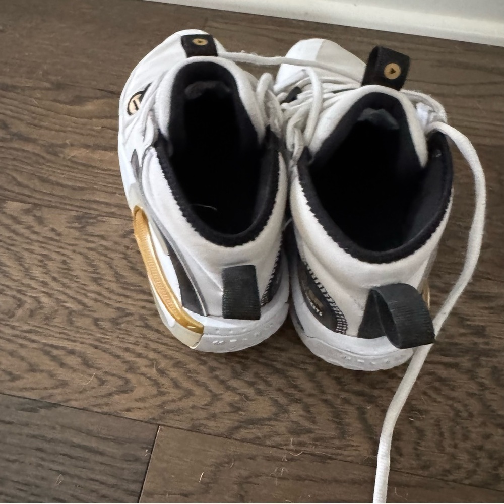 Nike Air Zoom Crossover 2
White Metallic Gold size 6 - Picture 5 of 13